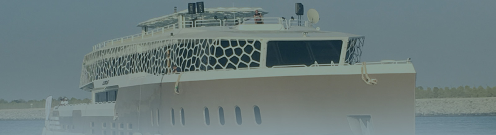 MEGA YACHT 500 PAX