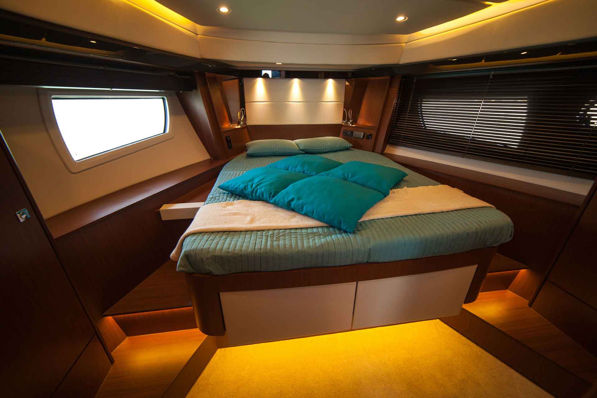 Champion yachts Comfort Cruise Interior Champion Yachts