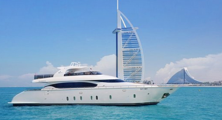 book-a-yacht-in-dubai