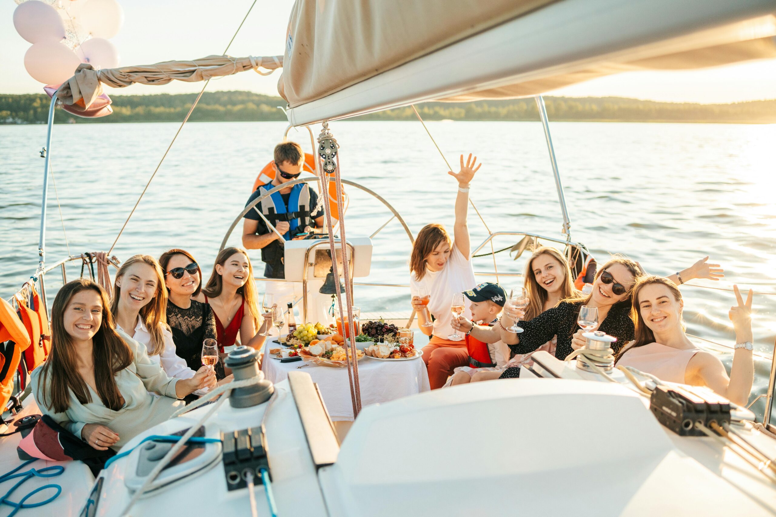 8 Essential Tips for Hosting a Yacht Party in Dubai